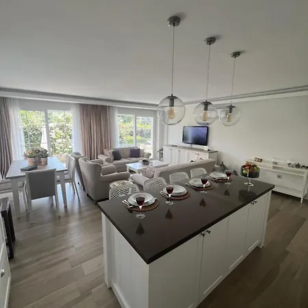 Ledya Villa *